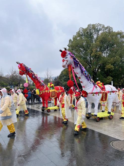 元宵龙灯喜迎龙年 千载流光，映照神州新气象