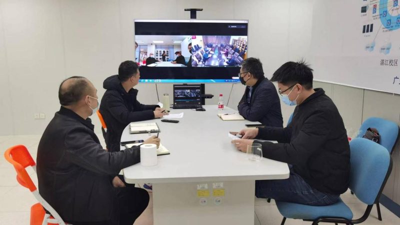 创业选择：小型科技公司还是信息技术公司？**